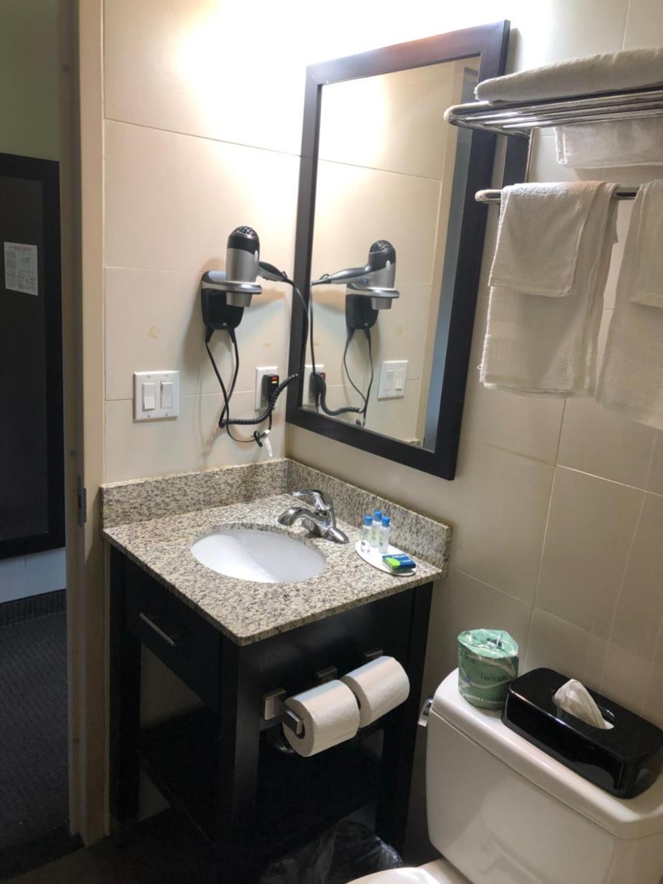 The Vue Inn Brooklyn Нью-Йорк Екстер'єр фото